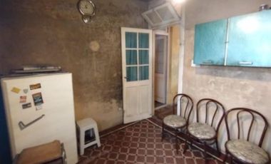Casa antigua a reciclar sobre calle Granville esquina Rosales