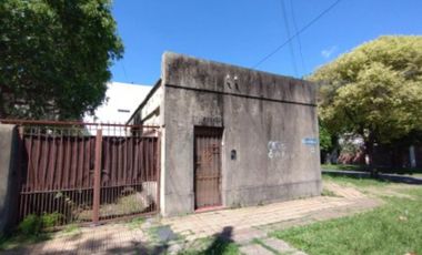 Casa antigua a reciclar sobre calle Granville esquina Rosales