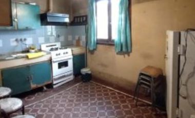 Casa antigua a reciclar sobre calle Granville esquina Rosales