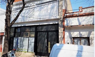Depósito   con oficina y local sobre 8,66 x 35     con patio  San Isidro