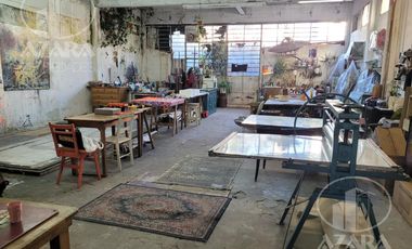 Depósito   con oficina y local sobre 8,66 x 35     con patio  San Isidro