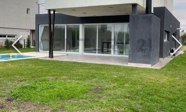 Casa en  barrio Acacias Puertos del Lago - alquiler temporario - 570 lote y 220 cubiertos