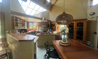 CASA FINCA EN EL RETIRO VEREDA LA ARGENTINA CON 3 CONSTRUCCIONES