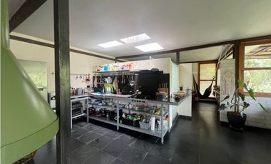 CASA FINCA EN EL RETIRO VEREDA LA ARGENTINA CON 3 CONSTRUCCIONES