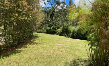 CASA FINCA EN EL RETIRO VEREDA LA ARGENTINA CON 3 CONSTRUCCIONES
