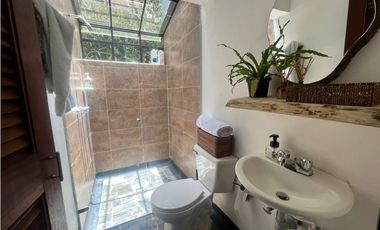 CASA FINCA EN EL RETIRO VEREDA LA ARGENTINA CON 3 CONSTRUCCIONES