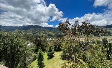 CASA FINCA EN EL RETIRO VEREDA LA ARGENTINA CON 3 CONSTRUCCIONES