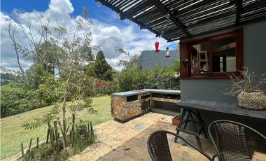 CASA FINCA EN EL RETIRO VEREDA LA ARGENTINA CON 3 CONSTRUCCIONES