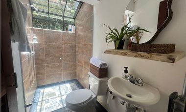 CASA FINCA EN EL RETIRO VEREDA LA ARGENTINA CON 3 CONSTRUCCIONES