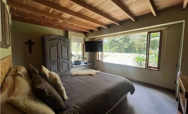 CASA FINCA EN EL RETIRO VEREDA LA ARGENTINA CON 3 CONSTRUCCIONES