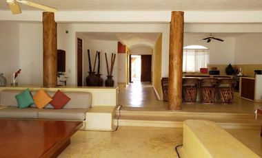 Casa en Venta en Playa Blanca, Zihuatanejo, Gro, México