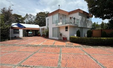 Hermosa casa en San Simón !!!