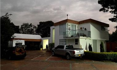 Hermosa casa en San Simón !!!