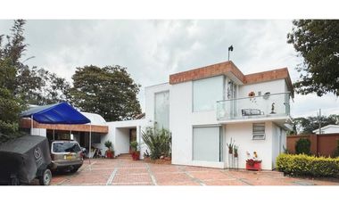 Hermosa casa en San Simón !!!