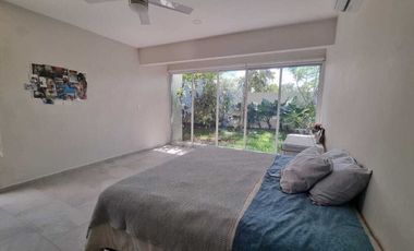 Venta de casa en privada Zelena Conkal, con una habitación en planta baja