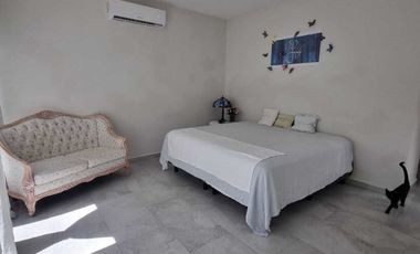 Venta de casa en privada Zelena Conkal, con una habitación en planta baja