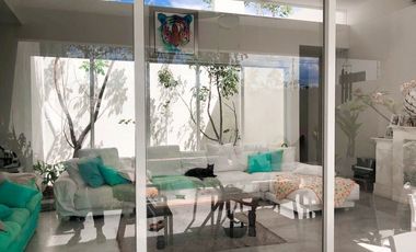 Venta de casa en privada Zelena Conkal, con una habitación en planta baja