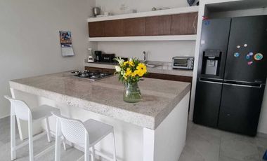 Venta de casa en privada Zelena Conkal, con una habitación en planta baja