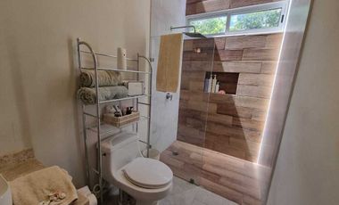 Venta de casa en privada Zelena Conkal, con una habitación en planta baja