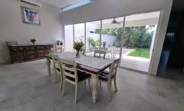 Venta de casa en privada Zelena Conkal, con una habitación en planta baja