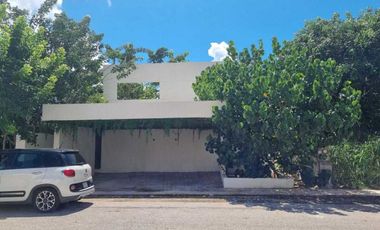 Venta de casa en privada Zelena Conkal, con una habitación en planta baja