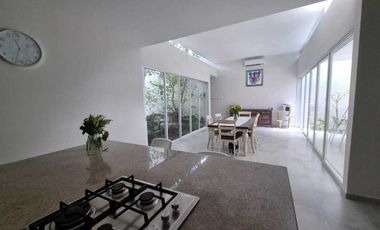 Venta de casa en privada Zelena Conkal, con una habitación en planta baja