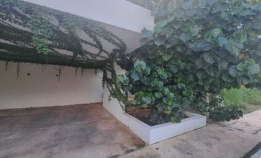 Venta de casa en privada Zelena Conkal, con una habitación en planta baja