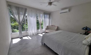 Venta de casa en privada Zelena Conkal, con una habitación en planta baja
