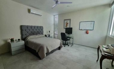 Venta de casa en privada Zelena Conkal, con una habitación en planta baja