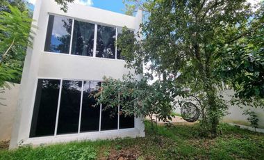 Venta de casa en privada Zelena Conkal, con una habitación en planta baja