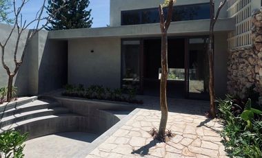 Venta de casa cerca de la plancha Mérida