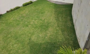 CASA EN VENTA EN JIUTEPEC, EN UN NIVEL DENTRO DE PRIVADA, CON 5 HABITACIONES, JARDÍN Y ALBERCA