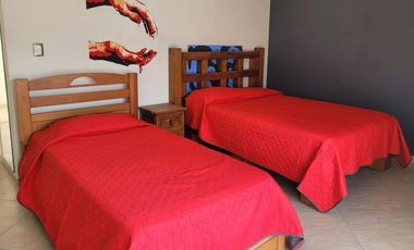 CASA EN VENTA EN JIUTEPEC, EN UN NIVEL DENTRO DE PRIVADA, CON 5 HABITACIONES, JARDÍN Y ALBERCA