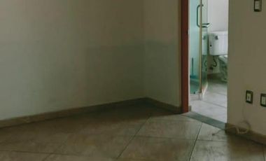 CASA EN VENTA EN JIUTEPEC, EN UN NIVEL DENTRO DE PRIVADA, CON 5 HABITACIONES, JARDÍN Y ALBERCA