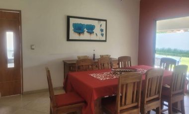 CASA EN VENTA EN JIUTEPEC, EN UN NIVEL DENTRO DE PRIVADA, CON 5 HABITACIONES, JARDÍN Y ALBERCA