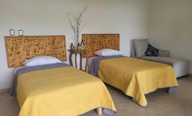 CASA EN VENTA EN JIUTEPEC, EN UN NIVEL DENTRO DE PRIVADA, CON 5 HABITACIONES, JARDÍN Y ALBERCA