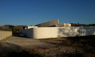 CASA EN VENTA EN JIUTEPEC, EN UN NIVEL DENTRO DE PRIVADA, CON 5 HABITACIONES, JARDÍN Y ALBERCA
