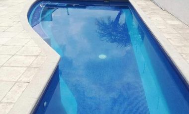 CASA EN VENTA EN JIUTEPEC, EN UN NIVEL DENTRO DE PRIVADA, CON 5 HABITACIONES, JARDÍN Y ALBERCA