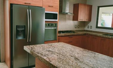 CASA EN VENTA EN JIUTEPEC, EN UN NIVEL DENTRO DE PRIVADA, CON 5 HABITACIONES, JARDÍN Y ALBERCA