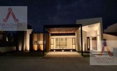 CASA DE UN SOLO PISO VENTA METEPEC PRIVADA