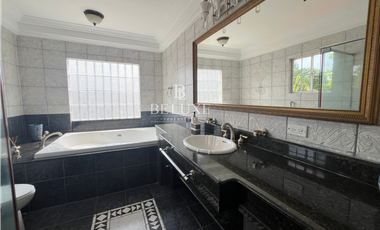 VENDO CASA REMODELADA EN ALBROOK (7)
