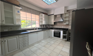VENDO CASA REMODELADA EN ALBROOK (7)