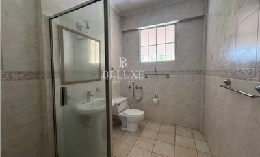 VENDO CASA REMODELADA EN ALBROOK (7)