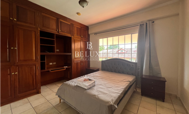VENDO CASA REMODELADA EN ALBROOK (7)