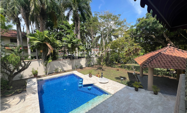 VENDO CASA REMODELADA EN ALBROOK (7)