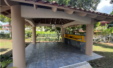 VENDO CASA REMODELADA EN ALBROOK (7)