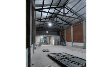 ALQUILER GALPON/LOCAL DE 400 M2 EN AVDA RIVADAVIA 634