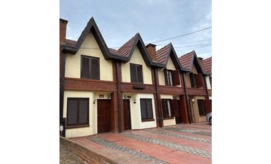 VENTA TRIPLEX -GAS NATURAL- IMPECABLE!!