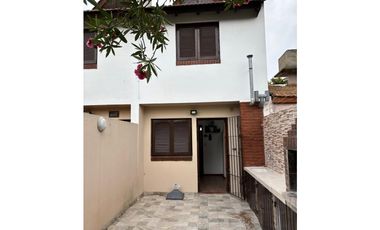 VENTA TRIPLEX -GAS NATURAL- IMPECABLE!!