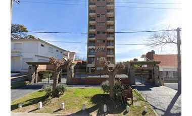 DEPARTAMENTO DE 2 AMBIENTES CON ESTACIONAMIENTO Y BAULERA